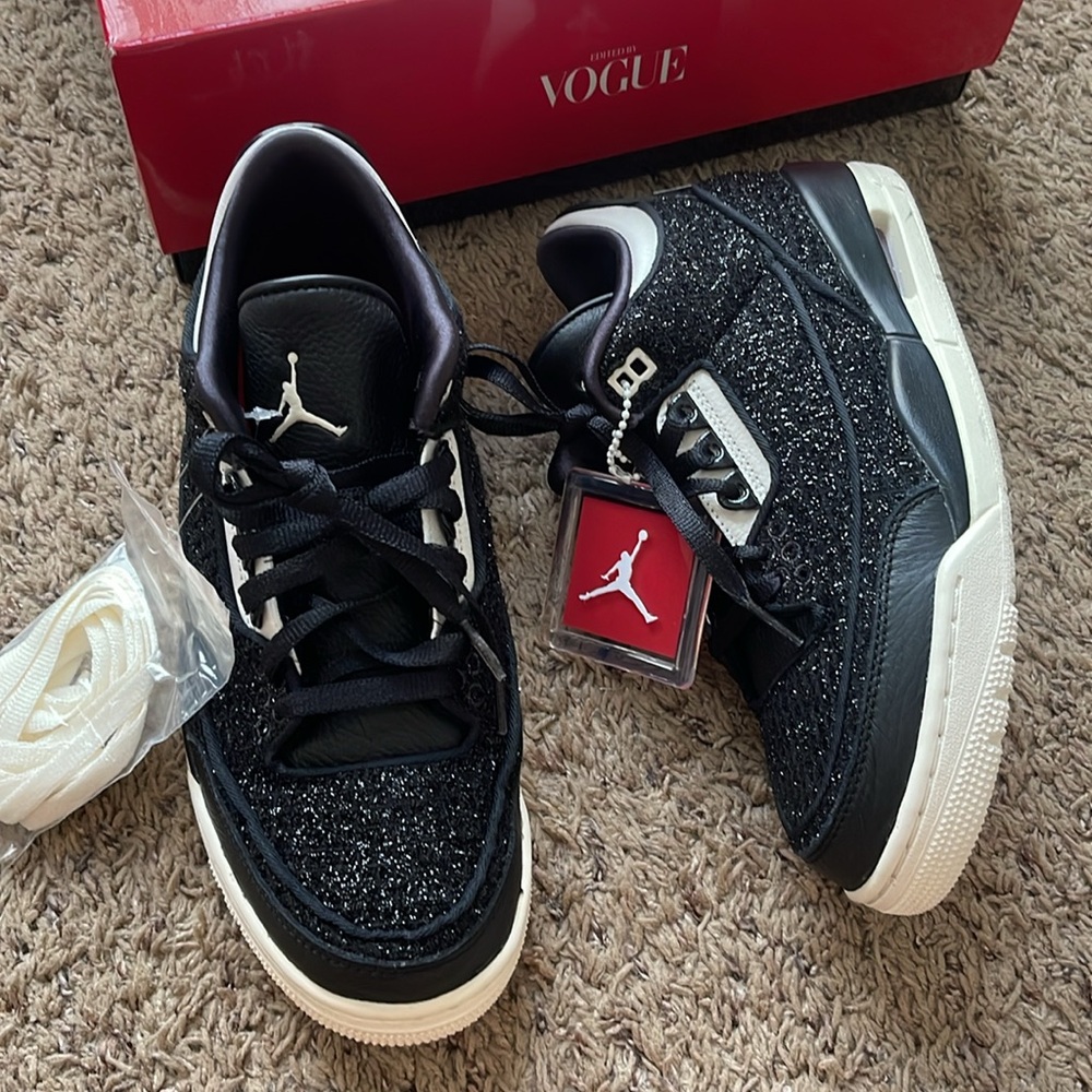Air Jordan 3 Retro Awok Vogue Edition Sneakers 8.5 - Picture 3 of 13